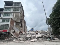 震后8小时，他们跑出了烟草人的“加速度”与“暖温度”